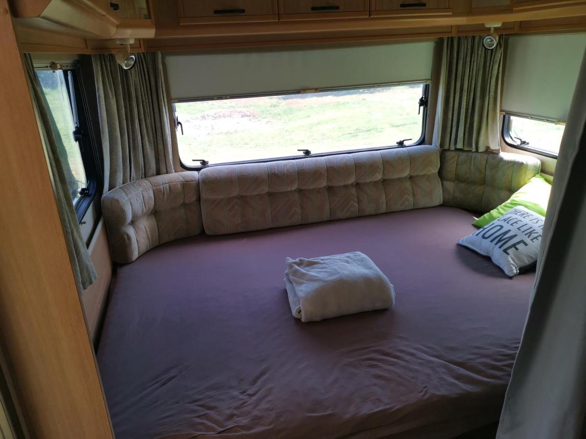 Large Camper In The Olive Grove Hotell Banjole Eksteriør bilde